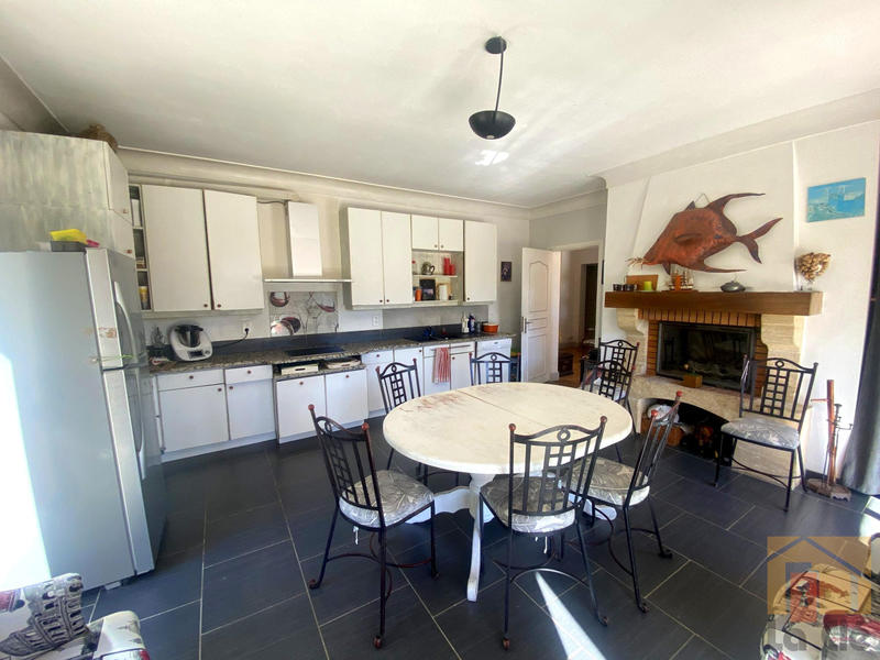 Maison - 270 m² - 9 pièces