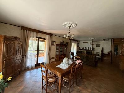 Maison - 320 m² - 5 pièces