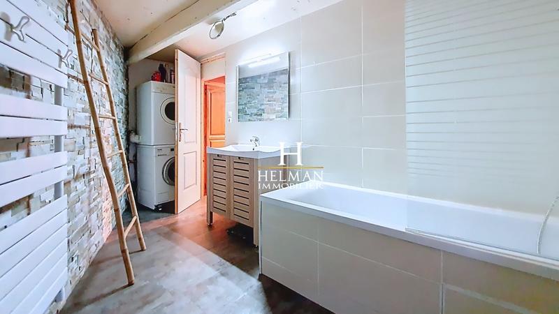 Maison - 230 m² - 8 pièces