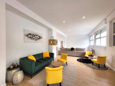 Loft - 173 m² - 8 pièces