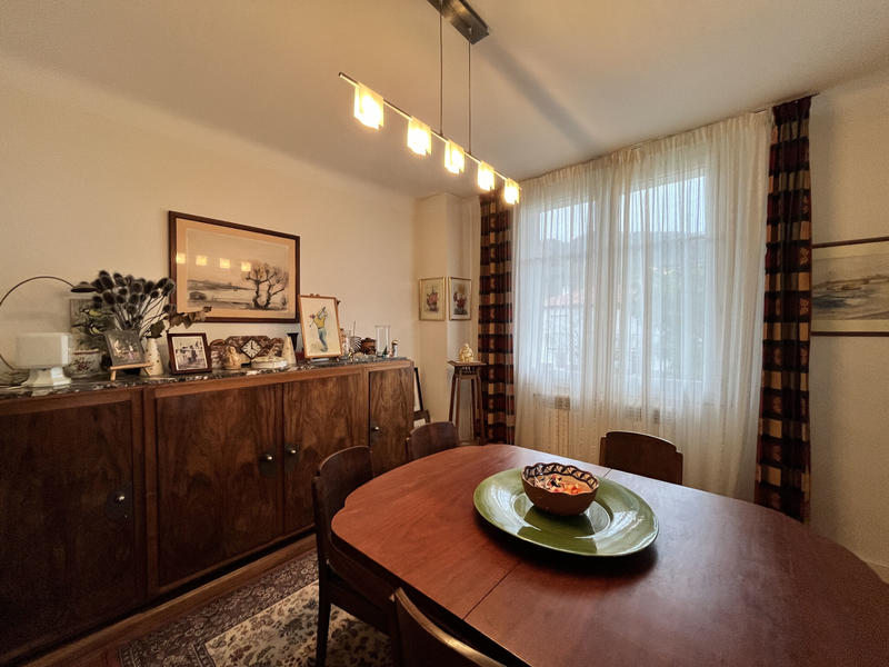 Maison - 216 m² - 9 pièces