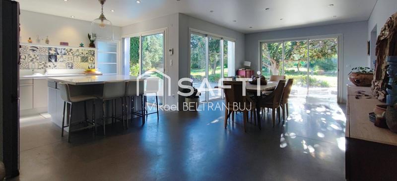 Villa - 250 m² - 8 pièces