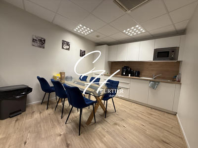 Local commercial - 334 m² - 14 pièces