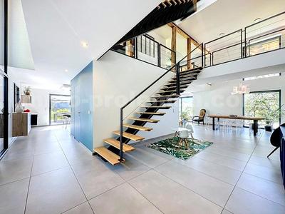 Maison - 486 m² - 8 pièces