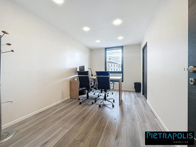 Bureau - 120 m² - 9 pièces