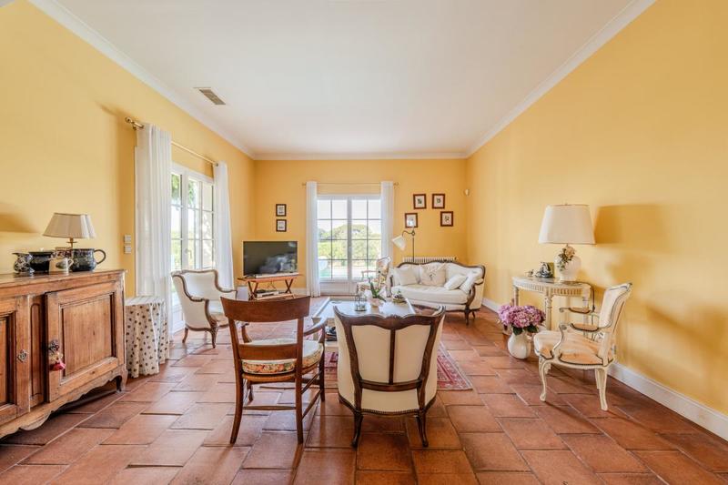 Maison - 214 m² - 5 pièces