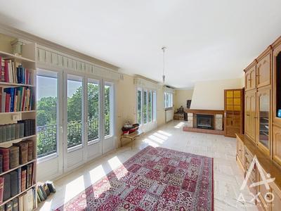 Maison - 228 m² - 7 pièces