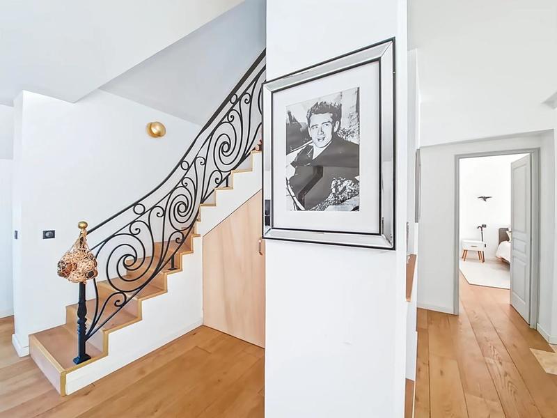 Maison - 220 m² - 7 pièces