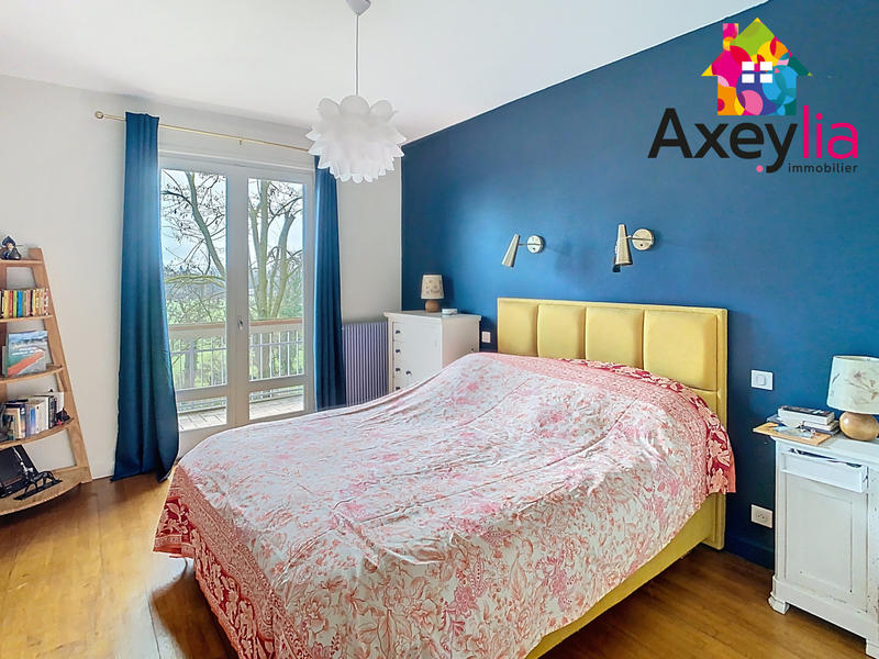 Maison - 303 m² - 10 pièces