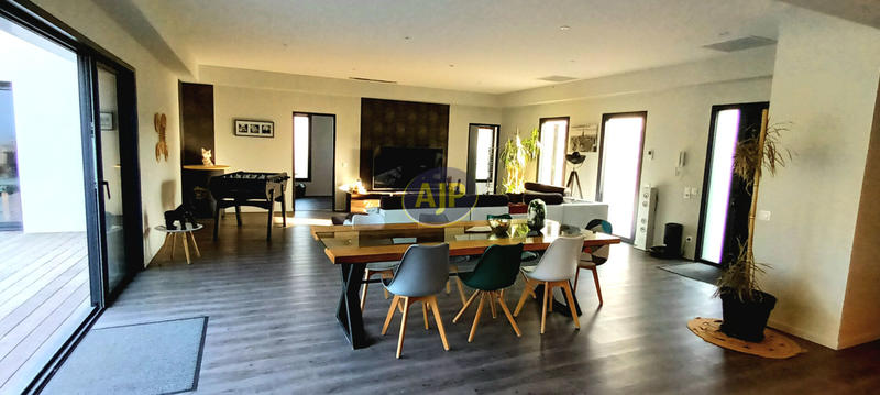 Villa - 200 m² - 6 pièces
