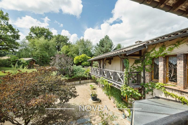 Maison - 220 m² - 9 pièces