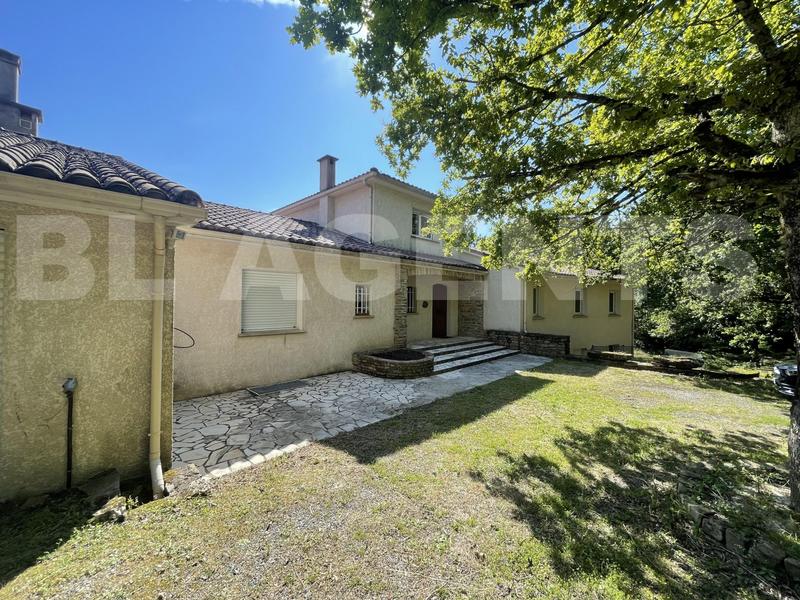 Propriété - 340 m² - 11 pièces