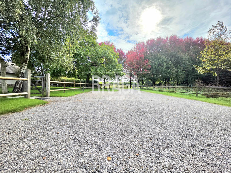 Propriété - 222 m² - 6 pièces