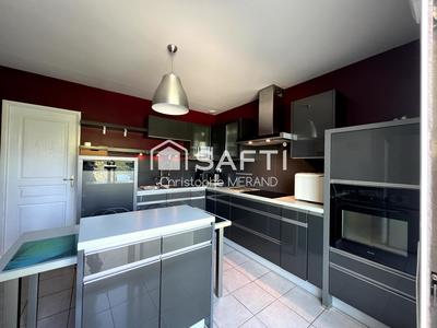 Maison - 127 m² - 9 pièces