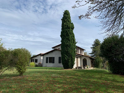 Propriété - 340 m² - 5 pièces