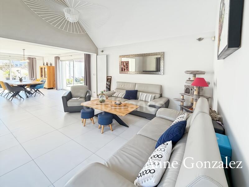 Maison - 200 m² - 8 pièces