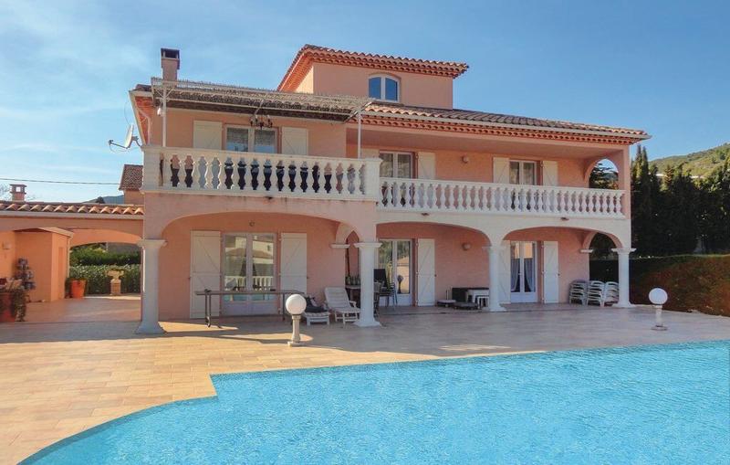 Villa - 256 m² - 9 pièces