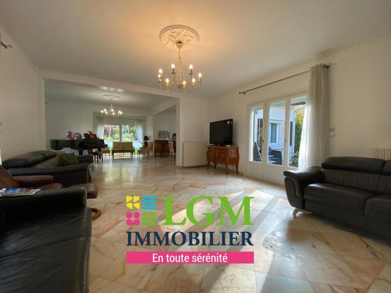 Maison - 235 m² - 6 pièces