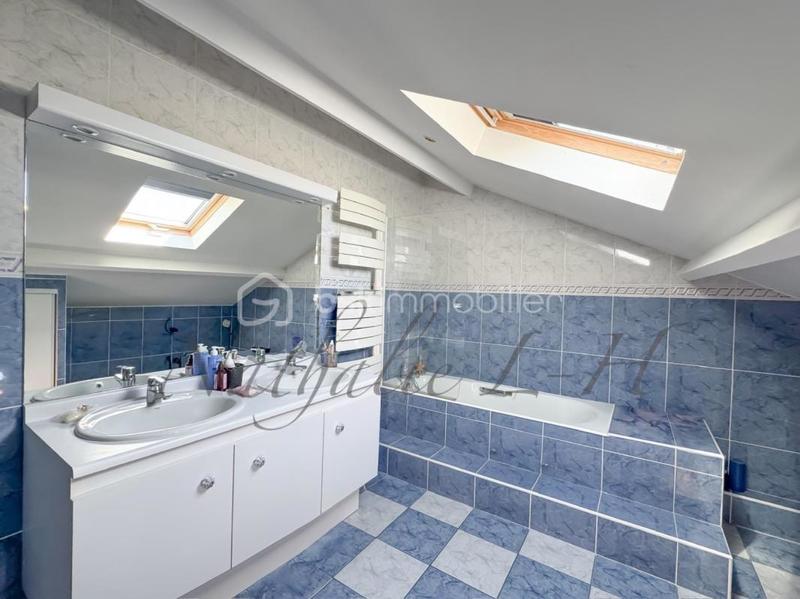 Pavillon - 224 m² - 6 pièces