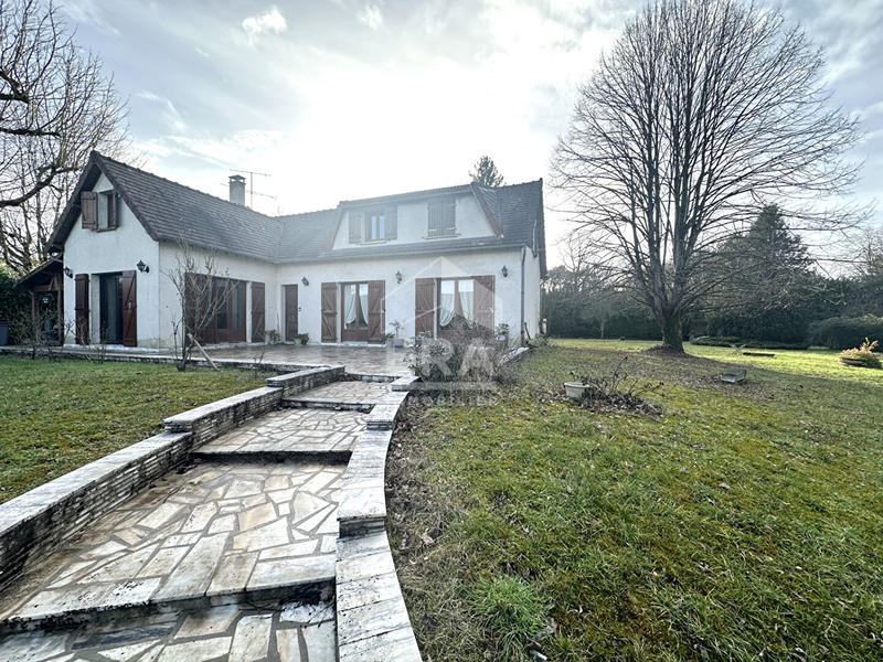 Maison - 221 m² - 8 pièces