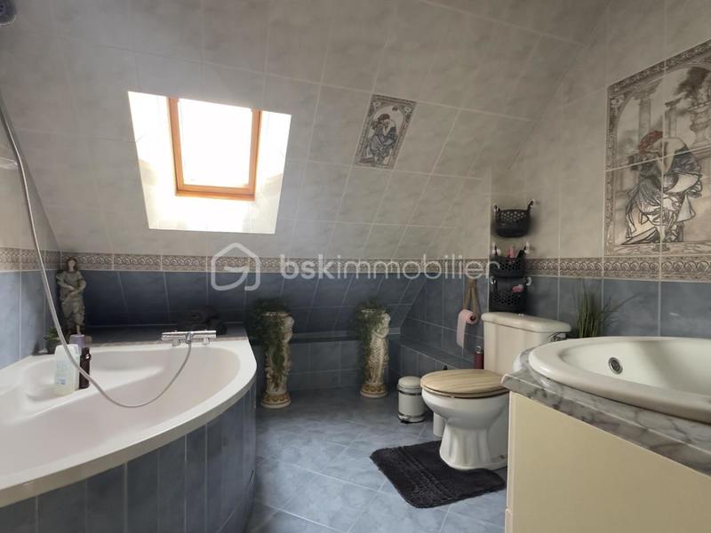 Maison traditionnelle - 165 m² - 8 pièces