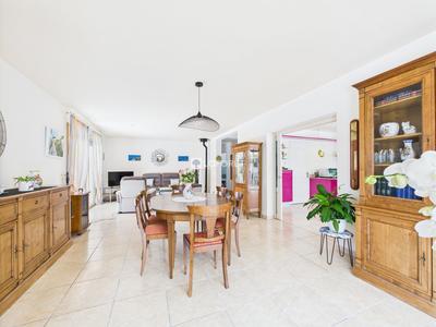 Maison - 215 m² - 8 pièces