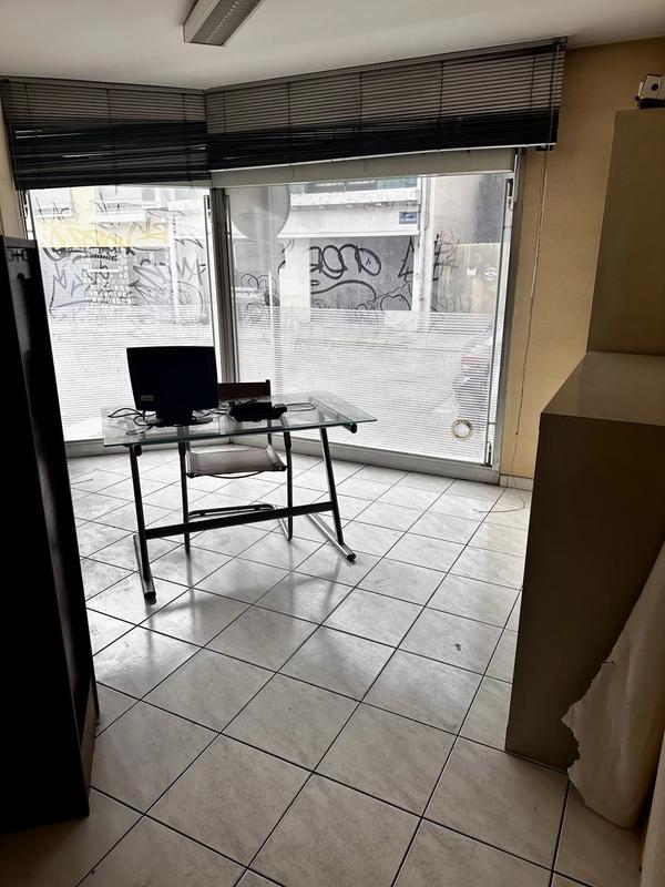 Local commercial - 86 m² - 4 pièces