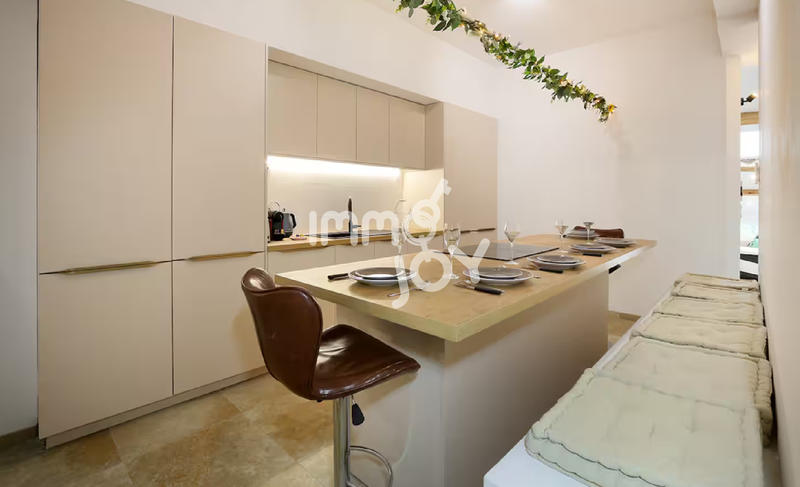 Appartement - 80 m² - 4 pièces