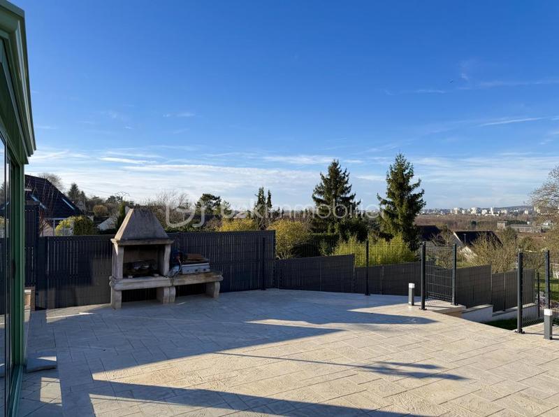 Maison - 205 m² - 8 pièces