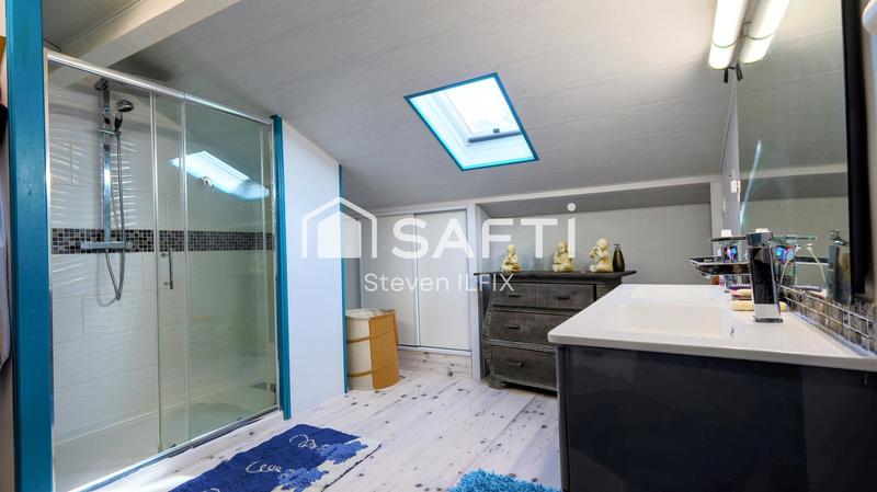 Maison - 250 m² - 8 pièces