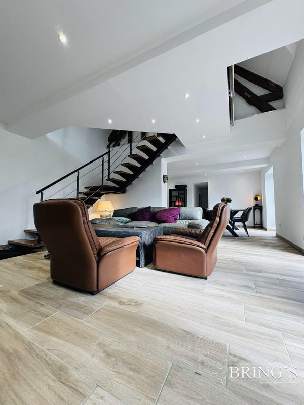 Maison - 161 m² - 6 pièces