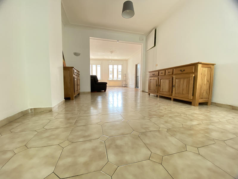 Maison - 181 m² - 8 pièces