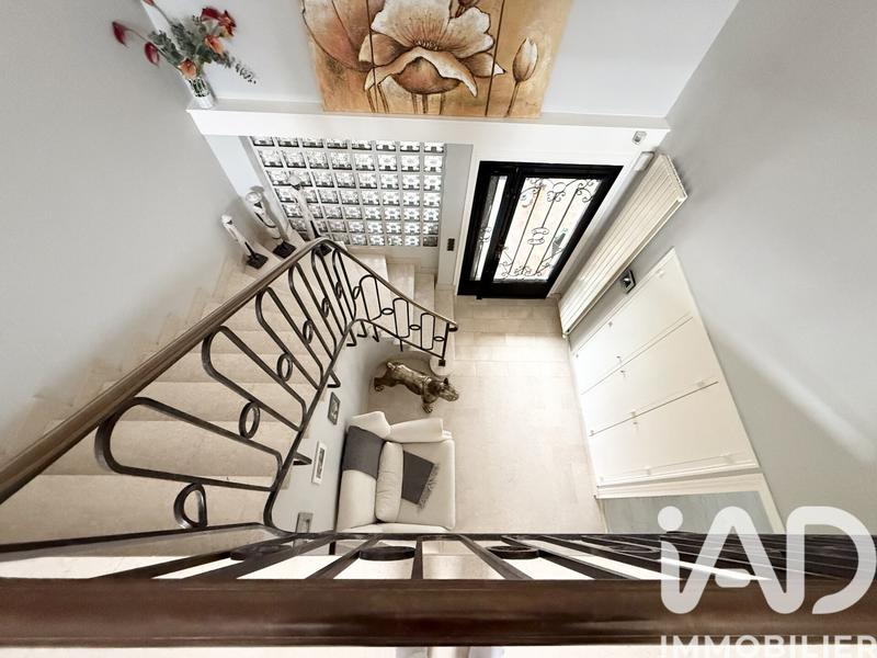 Maison - 323 m² - 9 pièces