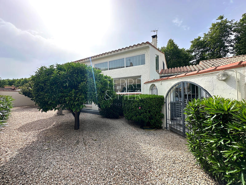 Maison - 250 m² - 6 pièces