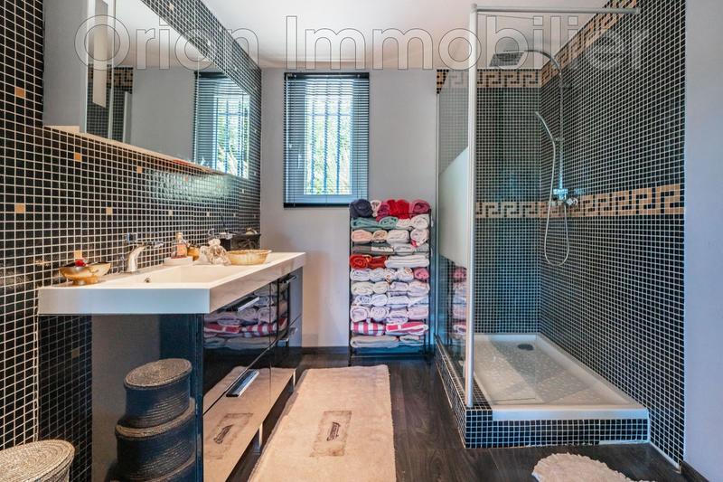 Maison - 205 m² - 6 pièces