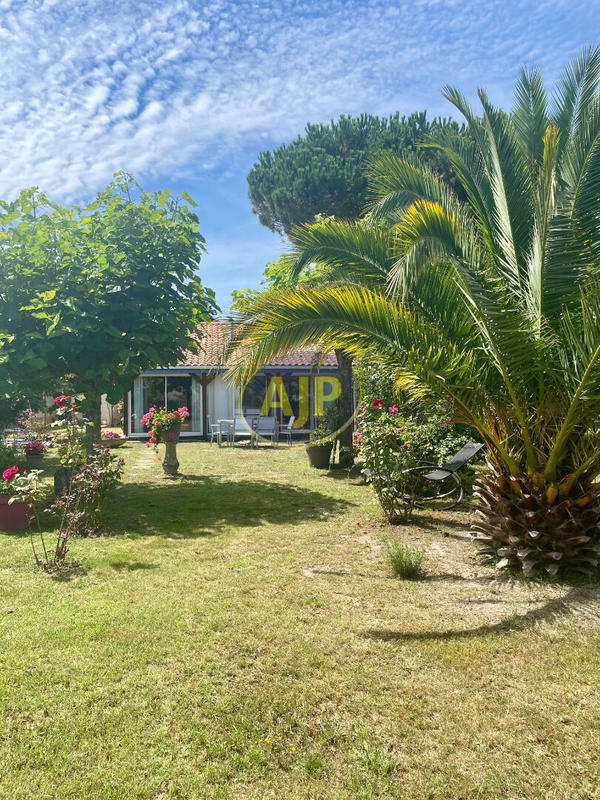 Maison - 217 m² - 7 pièces