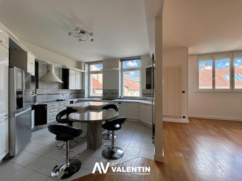 Appartement - 165 m² - 6 pièces