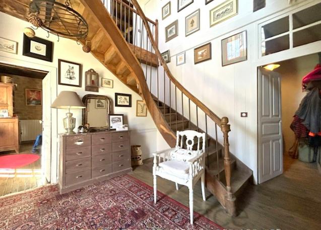 Propriété - 237 m² - 7 pièces