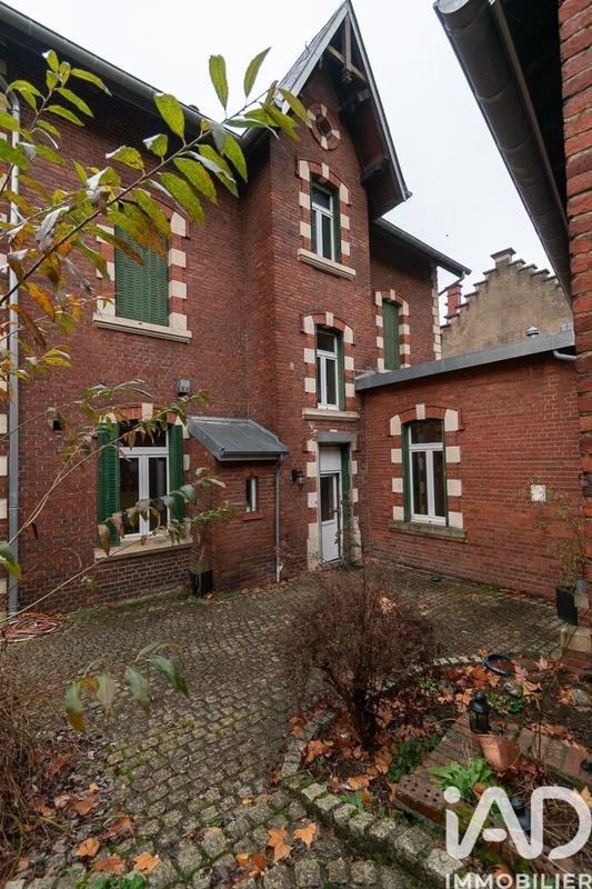 Maison - 247 m² - 9 pièces