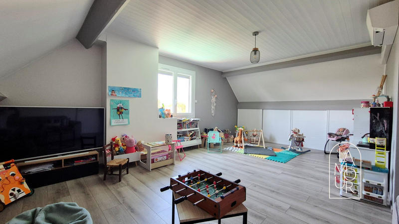 Maison traditionnelle - 193 m² - 9 pièces