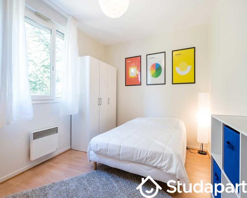 Chambre - 80 m² - 1 pièce