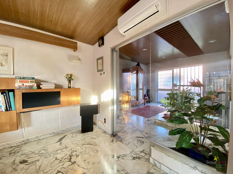 Maison - 223 m² - 7 pièces