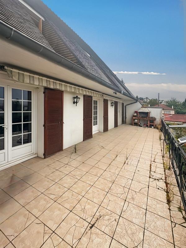 Maison - 240 m² - 7 pièces