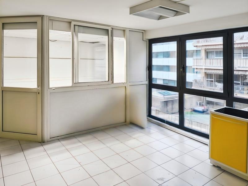 Local d'activité / Entrepôt - 83 m² - 6 pièces