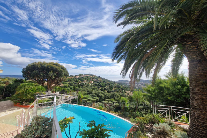 Maison - 250 m² - 10 pièces