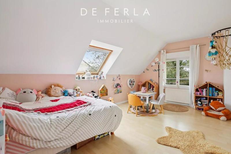 Propriété - 210 m² - 8 pièces