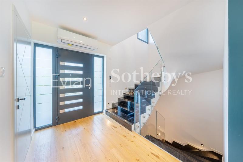 Maison - 276 m² - 7 pièces