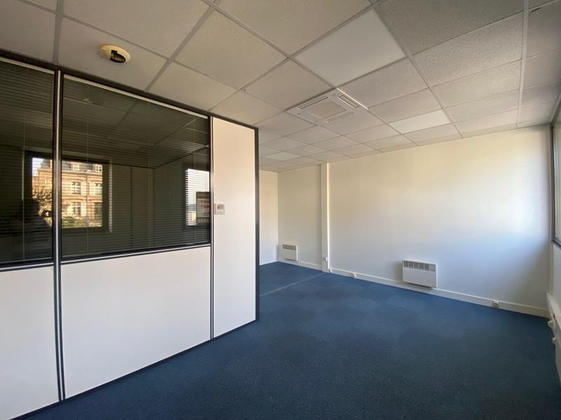 Bureau - 242 m²
