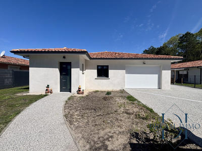 Maison - 217 m² - 8 pièces