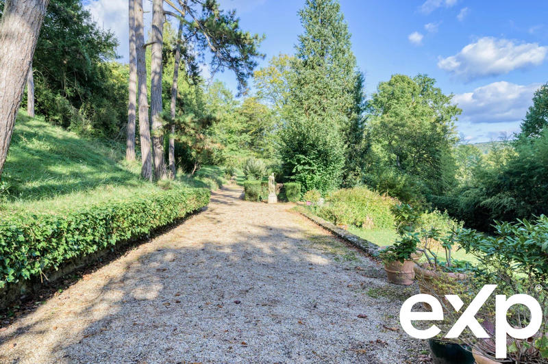 Maison - 196 m² - 7 pièces